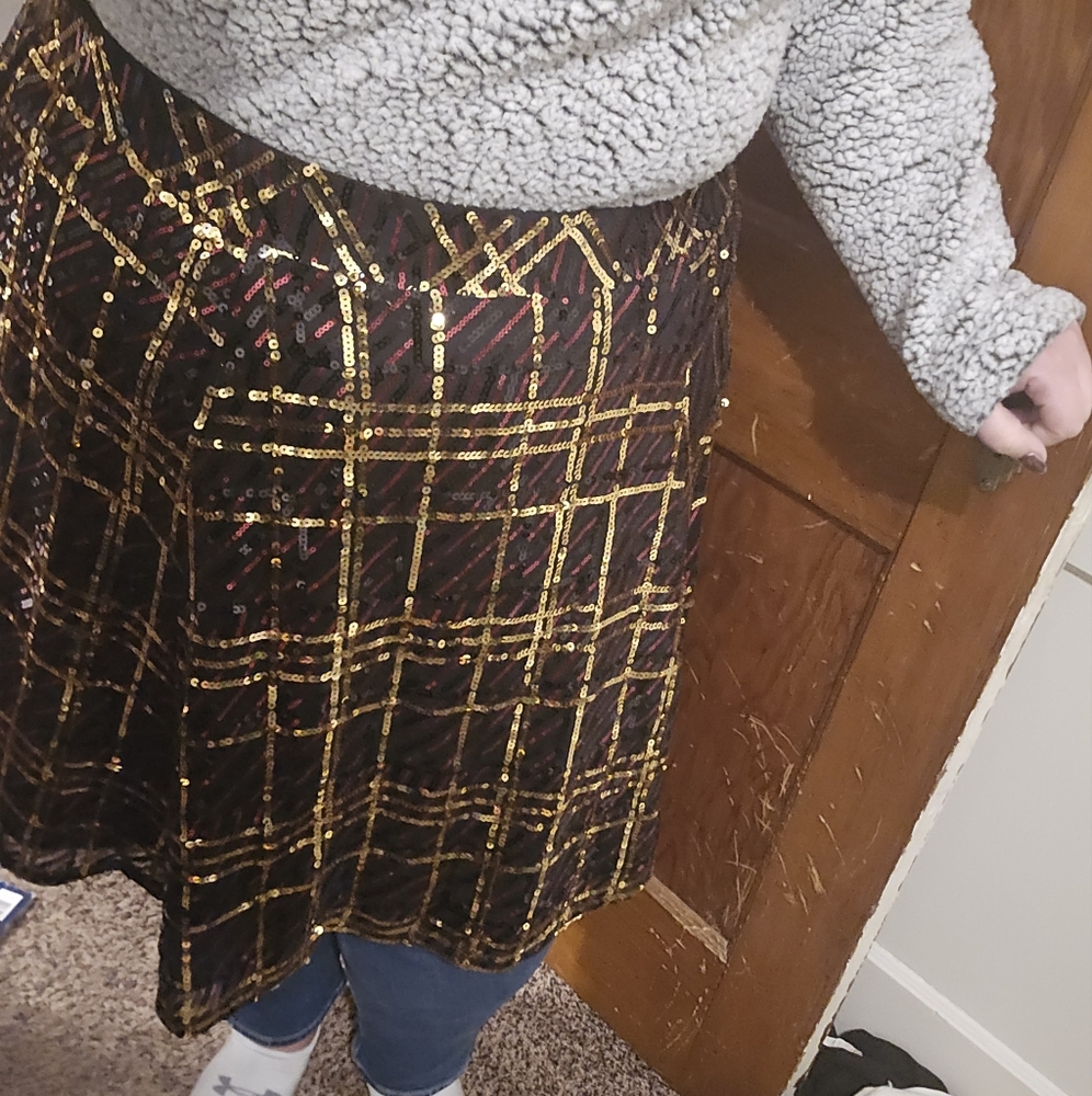 Torrid Mini Sequin Skater Skirt Size 4 - Picture 8 of 8
